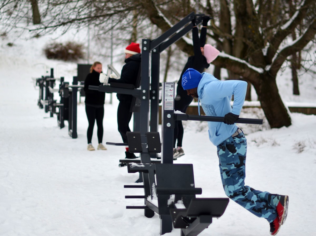 Träning på utegymmet i Liljeholmen – tryggare områden med Omnigym